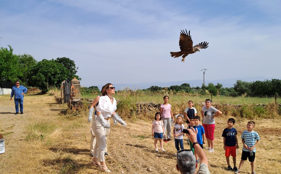 Extremadura celebra el Día Mundial del Medio Ambiente con una suelta de aves