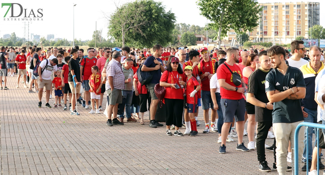 Así se vivió el España - Andorra en los aledaños del Nuevo Vivero de Badajoz