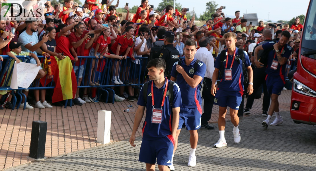 Así se vivió el España - Andorra en los aledaños del Nuevo Vivero de Badajoz