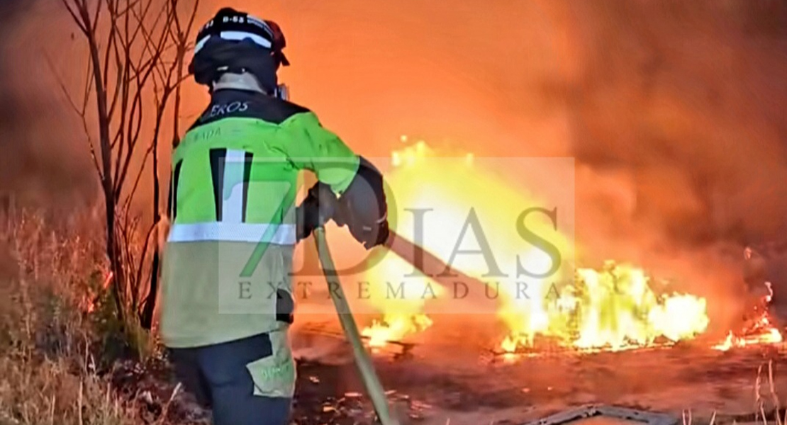 Los bomberos de Badajoz sofocan varios incendios en la ciudad