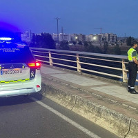 Evitan que una mujer se arroje al río desde el Puente Real de Badajoz