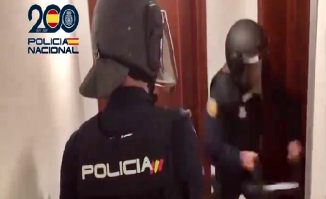 Policía Nacional libera a 11 mujeres hacinada en un piso prostíbulo