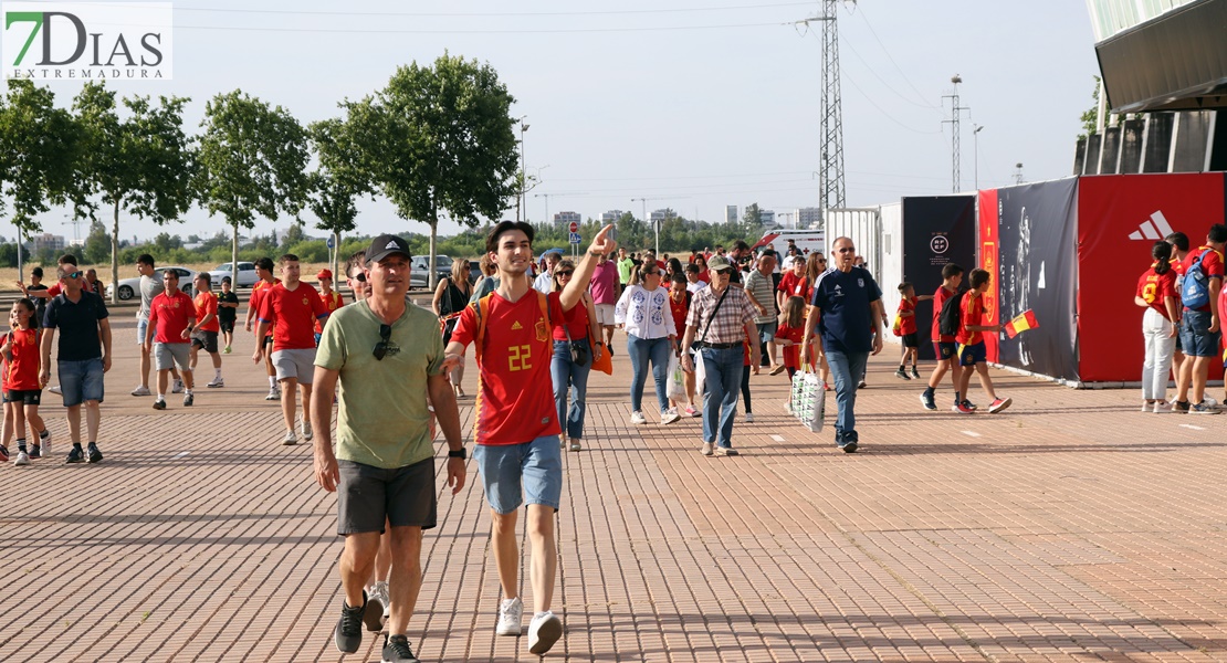 Así se vivió el España - Andorra en los aledaños del Nuevo Vivero de Badajoz