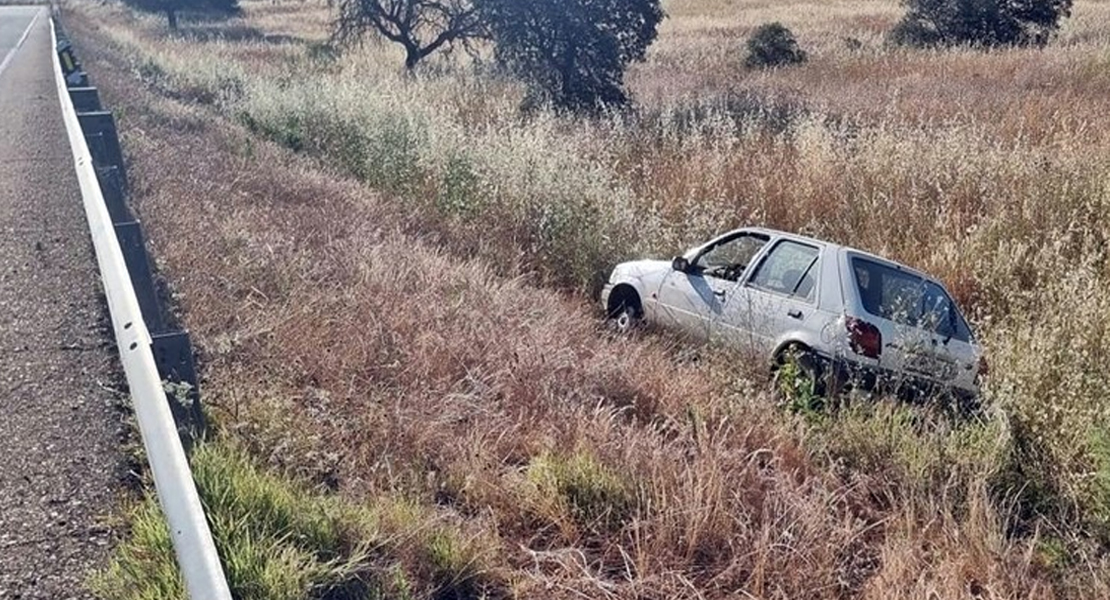 Sufre un accidente con un coche robado, sin carnet y borracho en la provincia de Badajoz