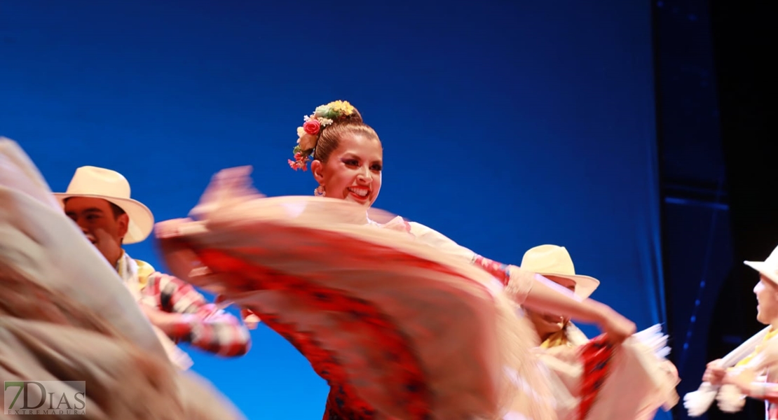 Así se vivió la primera gala del Festival Folklórico de Extremadura en Badajoz