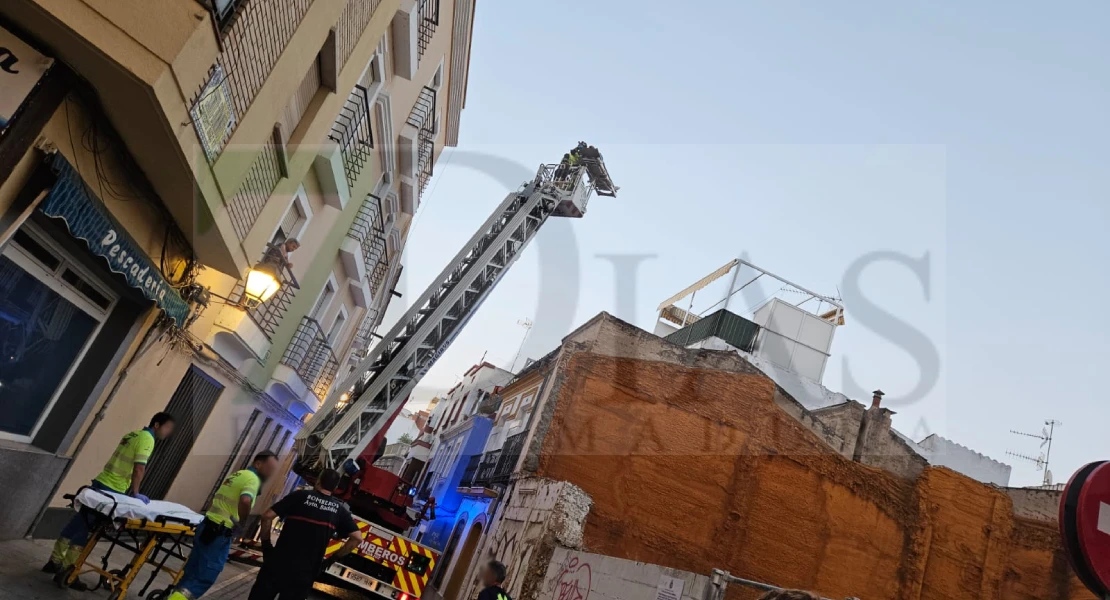 Así ha sido la intervención de los bomberos en una vivienda del centro de Badajoz