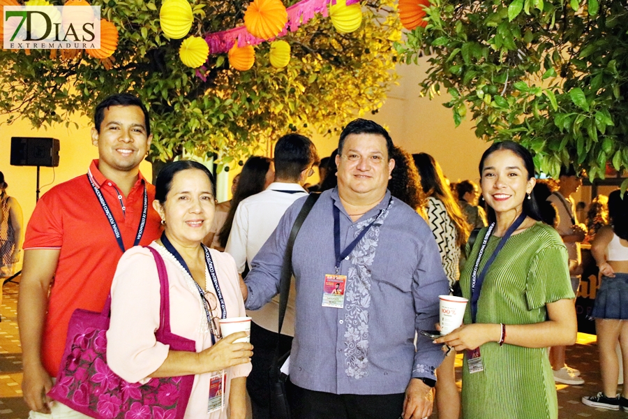 Fiesta para dar la bienvenida a los países participantes en el Festival Folklórico de Extremadura