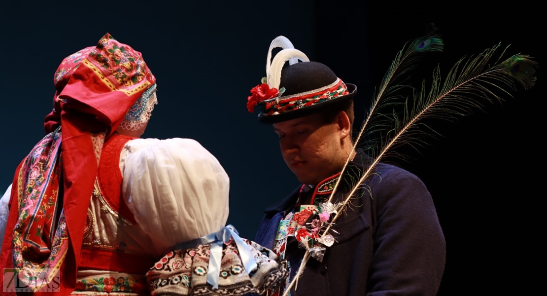 Así se vivió la primera gala del Festival Folklórico de Extremadura en Badajoz