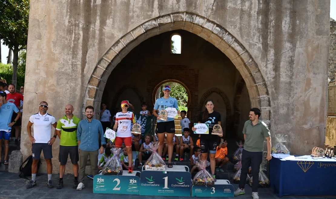 Víctor Alías y Miriam Zafra se proclaman campeones de Extremadura de Triatlón