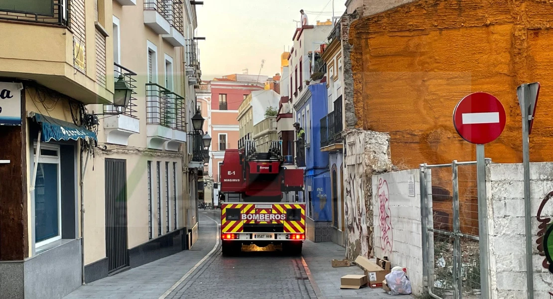 Así ha sido la intervención de los bomberos en una vivienda del centro de Badajoz