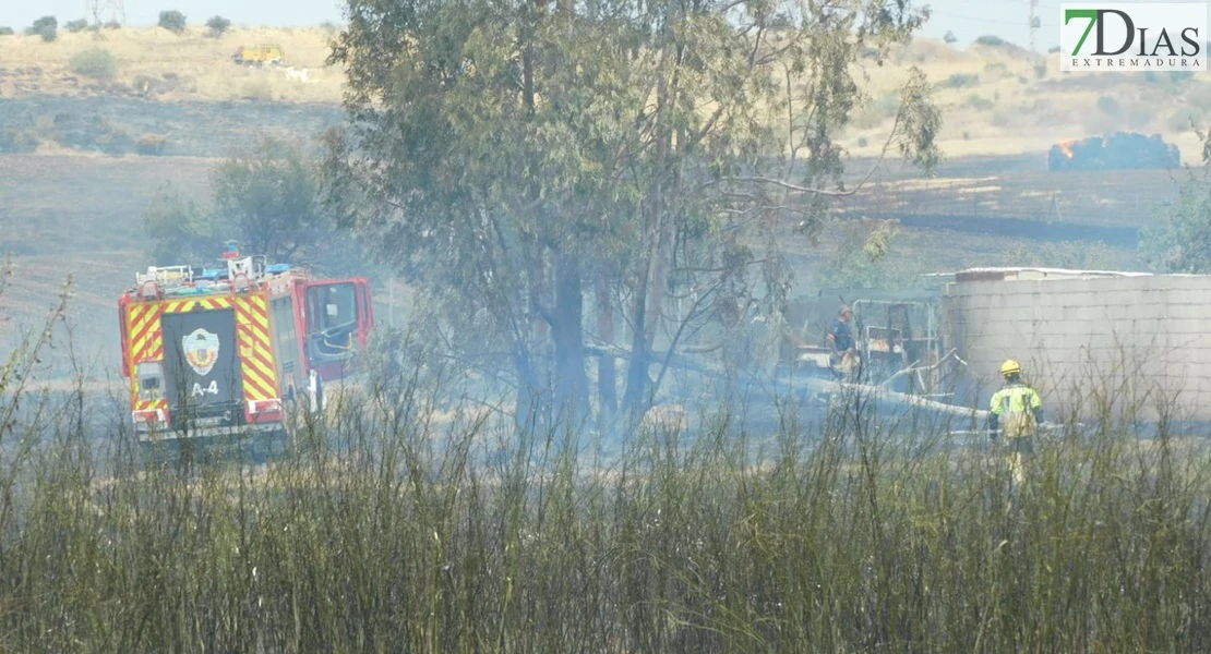 Declarado el nivel 1 en un incendio en Badajoz: está próximo a viviendas