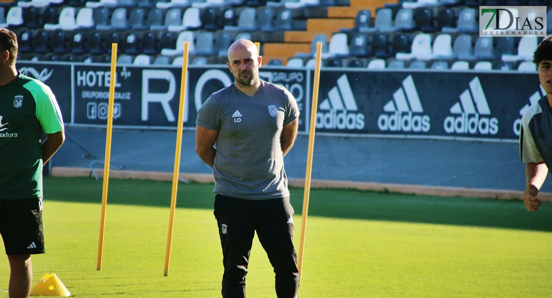 Imágenes del primer entrenamiento del CD Badajoz y entrevista a Álex Herrera