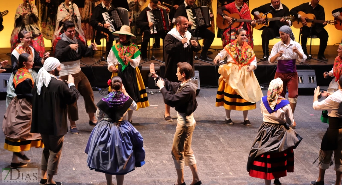 Así se vivió la primera gala del Festival Folklórico de Extremadura en Badajoz