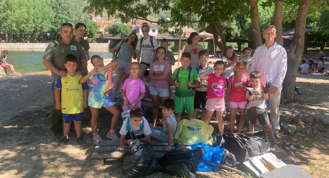 Inciden en la importancia de no generar basura en la zonas de baño de El Jerte y La Vera