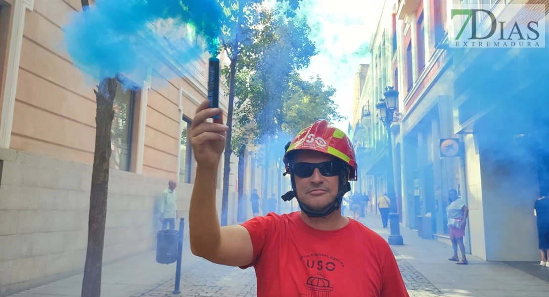 Los bomberos del CPEI toman las calles de Badajoz con un 'muerto'