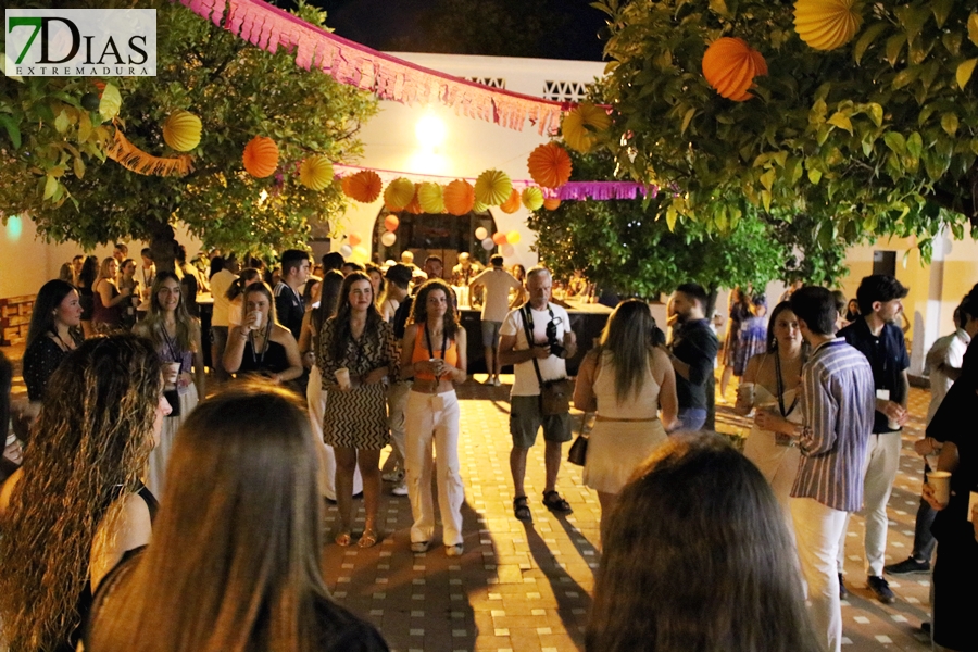 Fiesta para dar la bienvenida a los países participantes en el Festival Folklórico de Extremadura