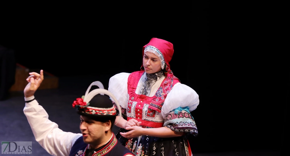 Así se vivió la primera gala del Festival Folklórico de Extremadura en Badajoz