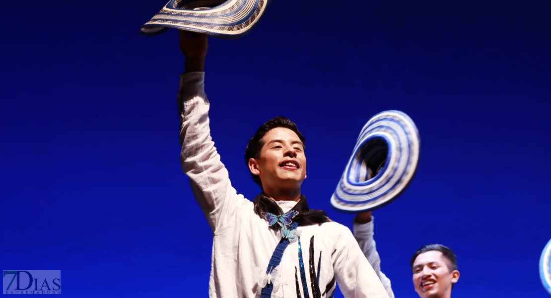 Así se vivió la primera gala del Festival Folklórico de Extremadura en Badajoz