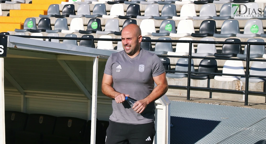 Imágenes del primer entrenamiento del CD Badajoz y entrevista a Álex Herrera