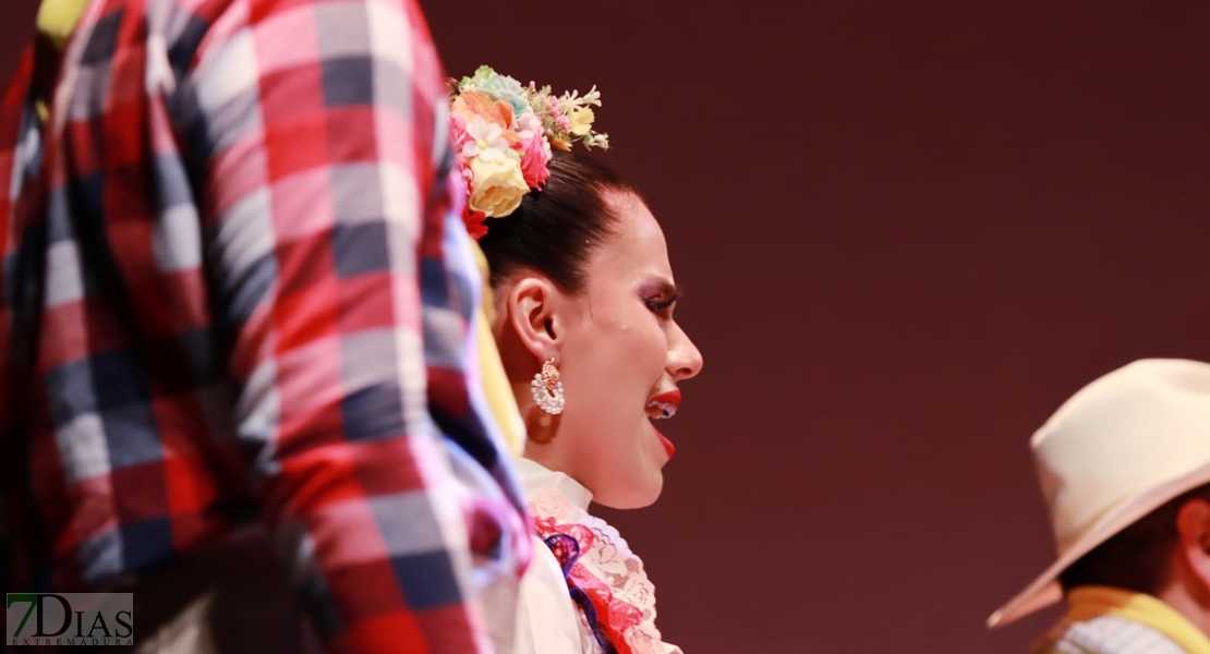 Así se vivió la primera gala del Festival Folklórico de Extremadura en Badajoz