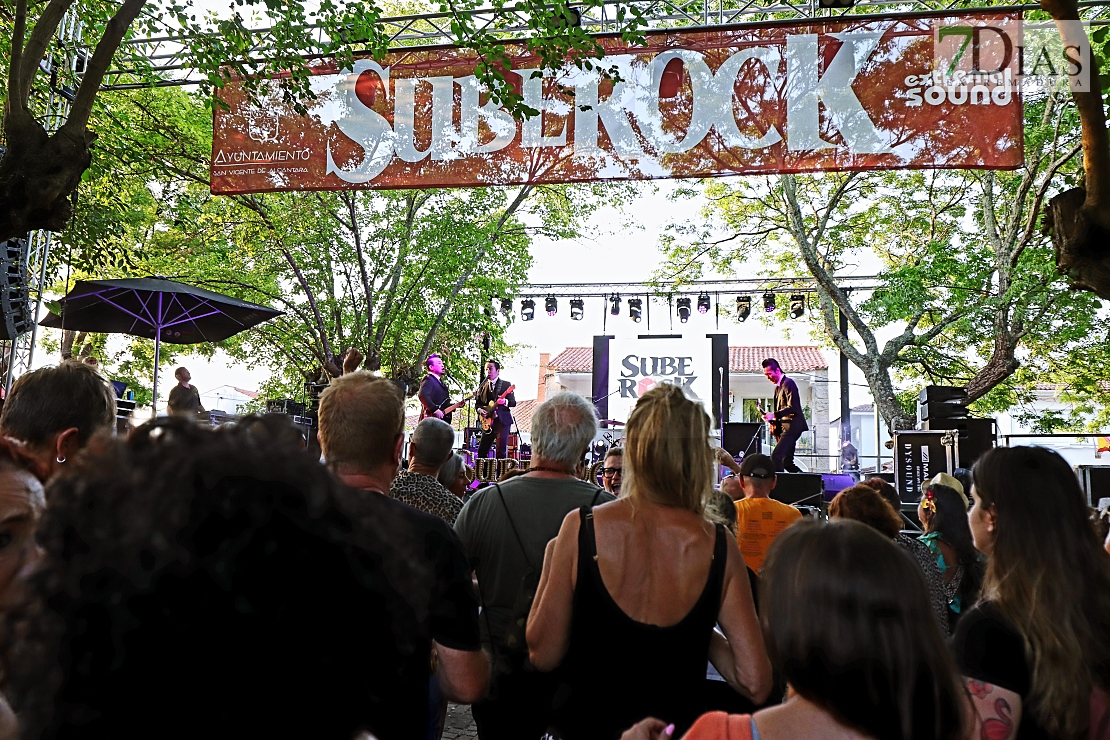 Buen ambiente y grupos internacionales inauguran SUBEROCK 2024 en San Vicente de Alcántara