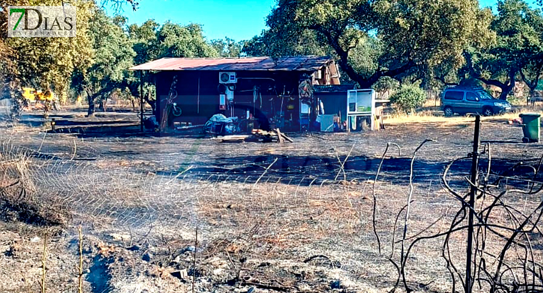 Un incendio afecta a varias parcelas de Botoa