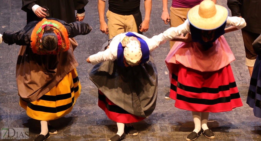 Así se vivió la primera gala del Festival Folklórico de Extremadura en Badajoz