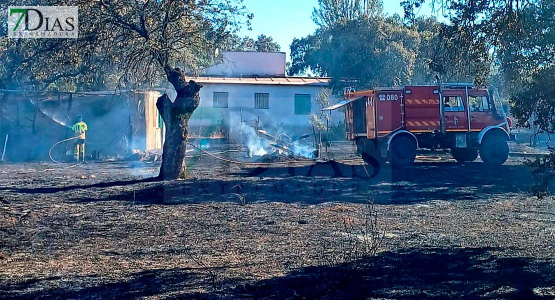 Un incendio afecta a varias parcelas de Botoa