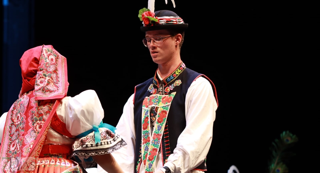 Así se vivió la primera gala del Festival Folklórico de Extremadura en Badajoz