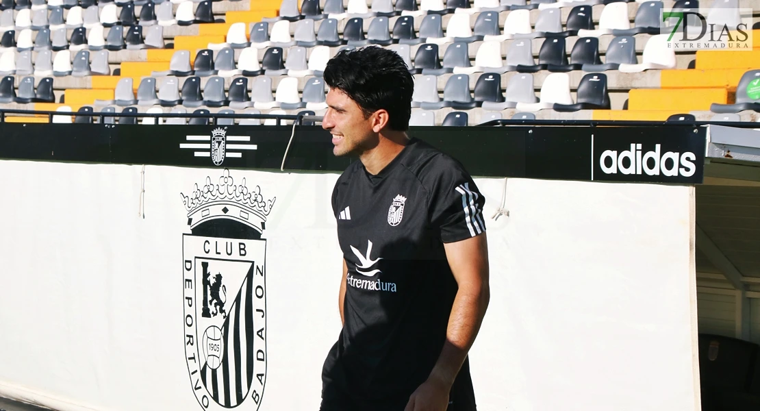 Imágenes del primer entrenamiento del CD Badajoz y entrevista a Álex Herrera