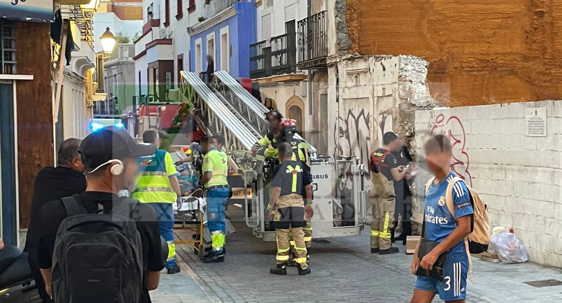 Así ha sido la intervención de los bomberos en una vivienda del centro de Badajoz