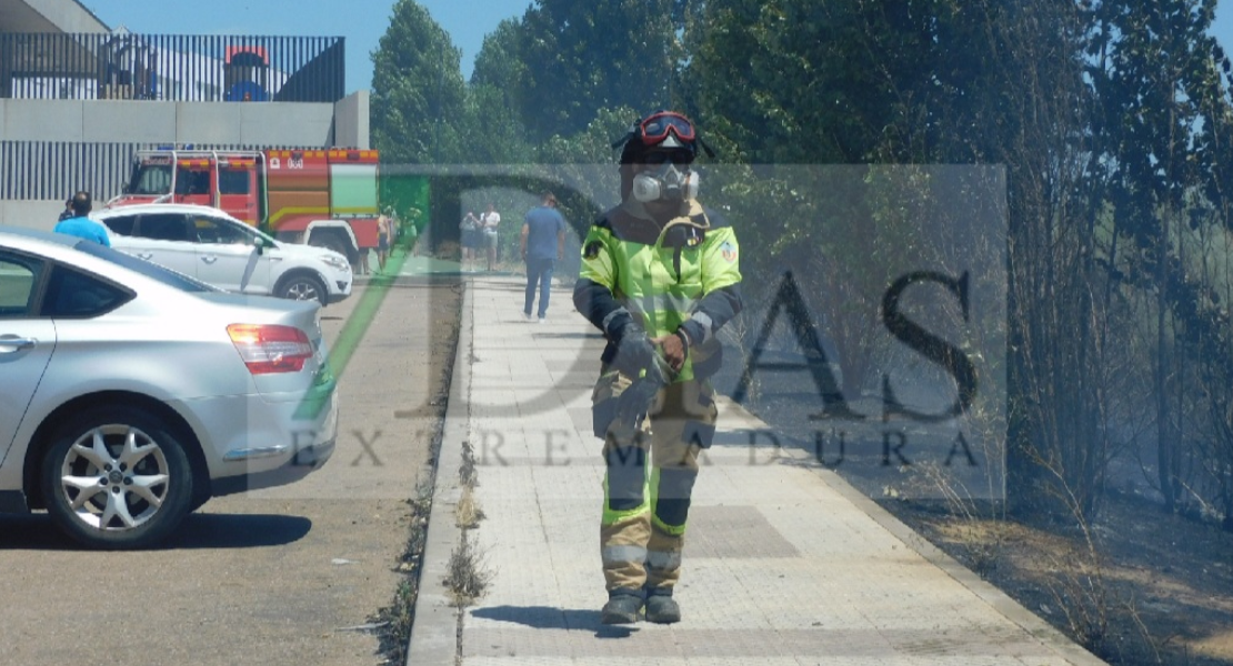 Un incendio alerta a los vecinos del Cerro Gordo en Badajoz