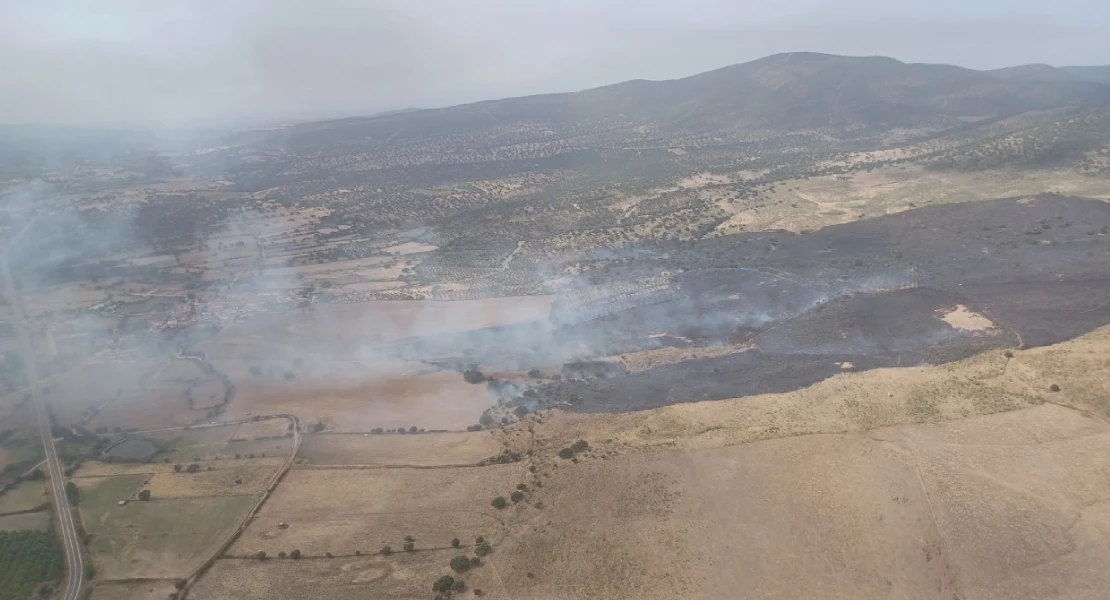 Desactivan el nivel 1 de peligrosidad en el incendio de Conquista de la Sierra en Cáceres