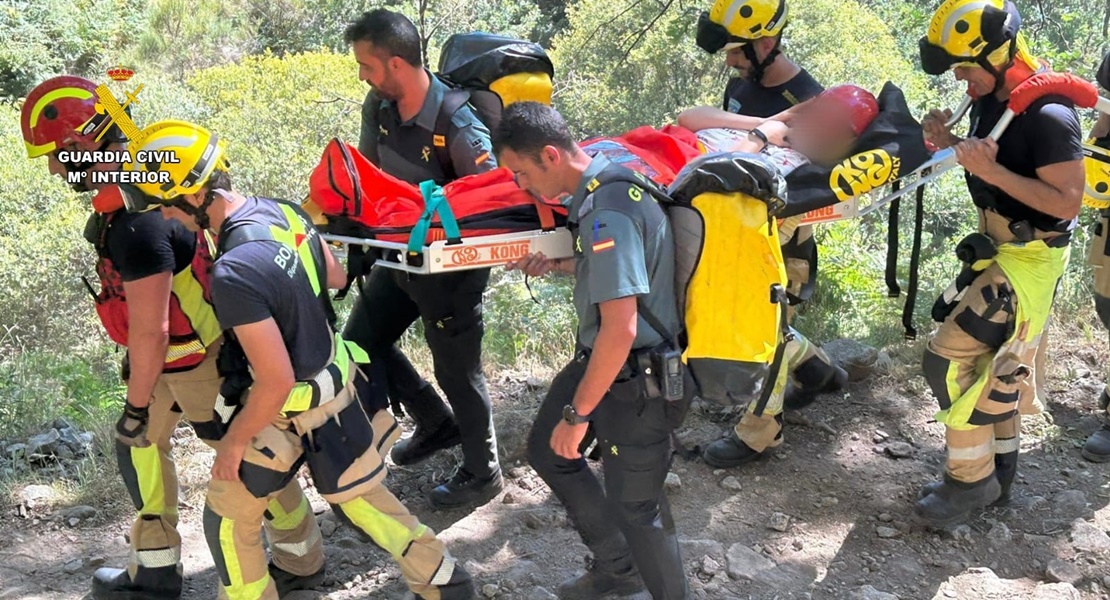 Rescatan a una mujer tras precipitarse por una garganta mientras se bañaba