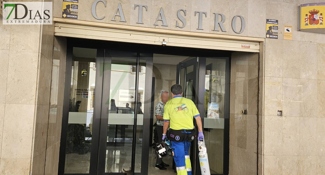 Un suceso en el Catastro de Badajoz moviliza a la Policía Nacional y sanitarios