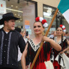 Las calles de Badajoz rebosan de alegría y color en el desfile del Festival Folklórico de Extremadura