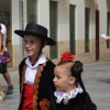 Las calles de Badajoz rebosan de alegría y color en el desfile del Festival Folklórico de Extremadura