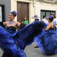 Alegría y color en las calles de Badajoz gracias al desfile del Festival Folklórico de Extremadura