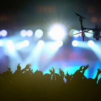 Multa de hasta 250.000 € a un joven por usar un dron en un concierto en Extremadura