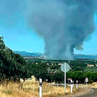 Mejora la situación en el incendio de Casas de Don Pedro