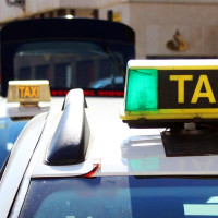 El Gobierno se compromete a trabajar por el sector del taxi