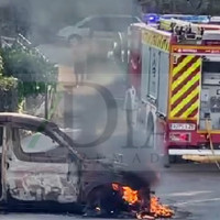 Trasladado con quemaduras tras incendiarse su coche en Entrín Bajo