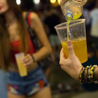 El Gobierno aprueba una ley para frenar el consumo de alcohol en menores