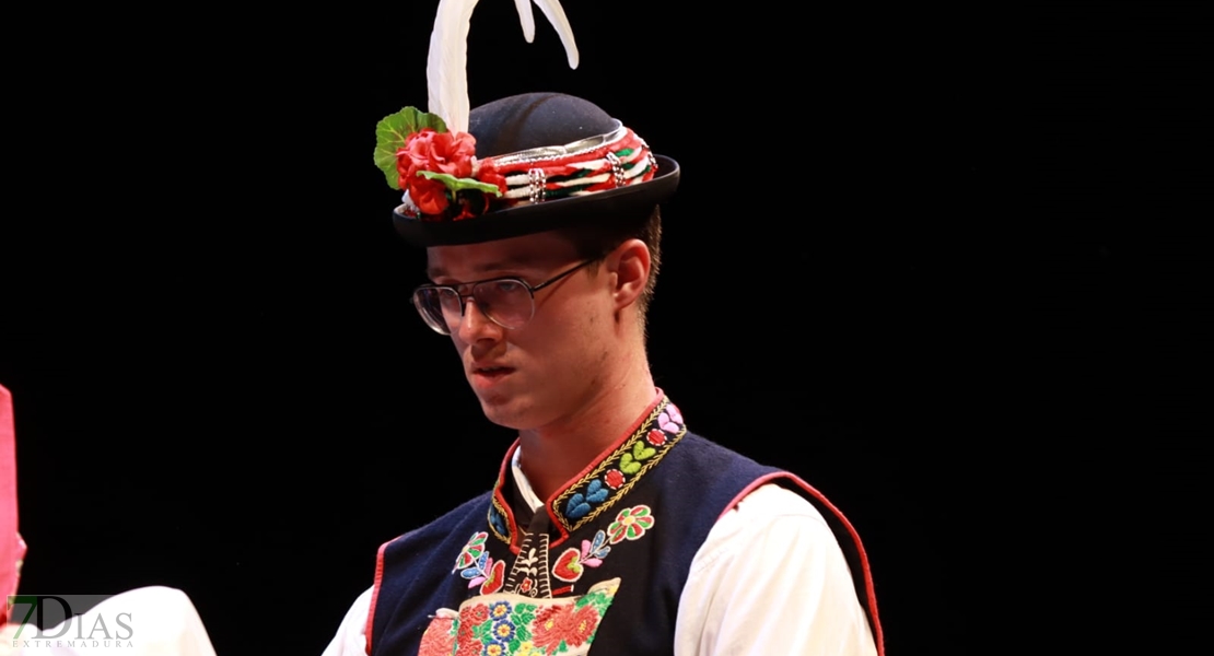 Así se vivió la primera gala del Festival Folklórico de Extremadura en Badajoz