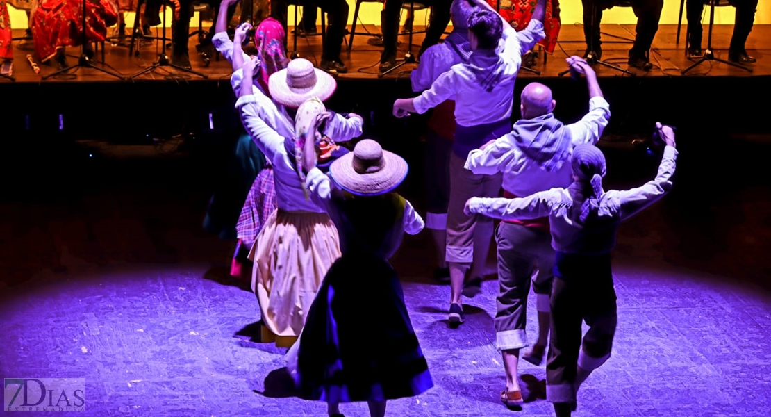 Así se vivió la primera gala del Festival Folklórico de Extremadura en Badajoz