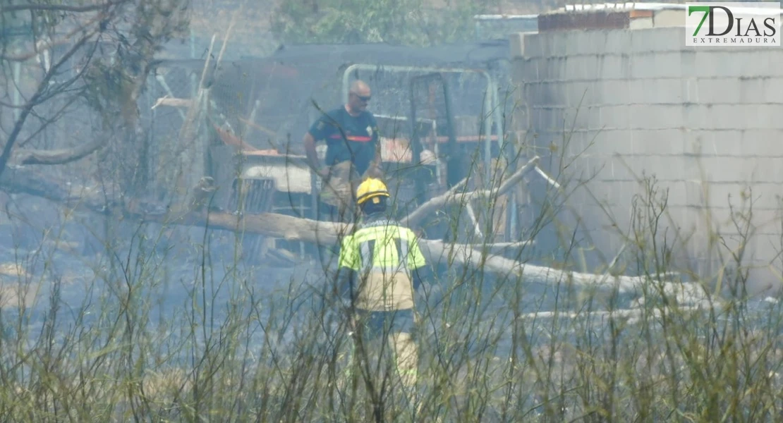 Declarado el nivel 1 en un incendio en Badajoz: está próximo a viviendas