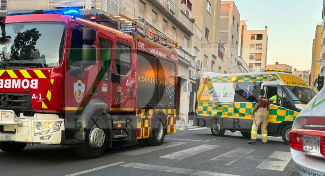 Así ha sido la intervención de los bomberos en una vivienda del centro de Badajoz