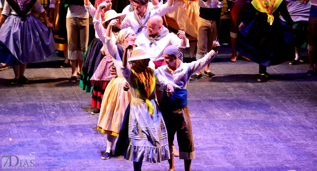 Así se vivió la primera gala del Festival Folklórico de Extremadura en Badajoz