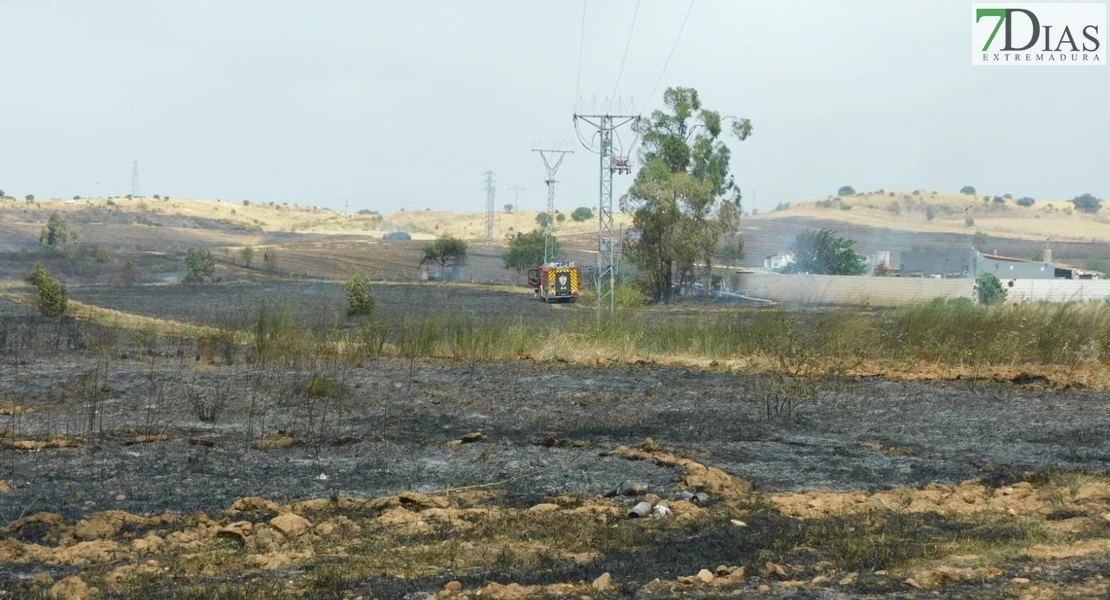 Declarado el nivel 1 en un incendio en Badajoz: está próximo a viviendas