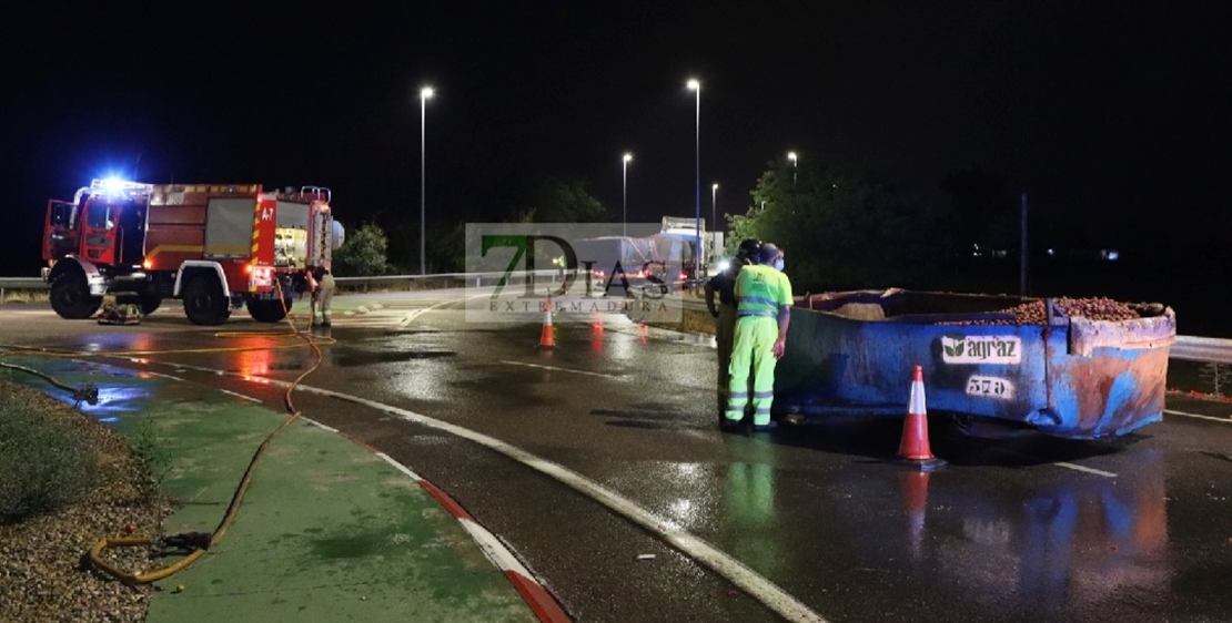 Llega la época de accidentes por el vertido de tomates en Extremadura